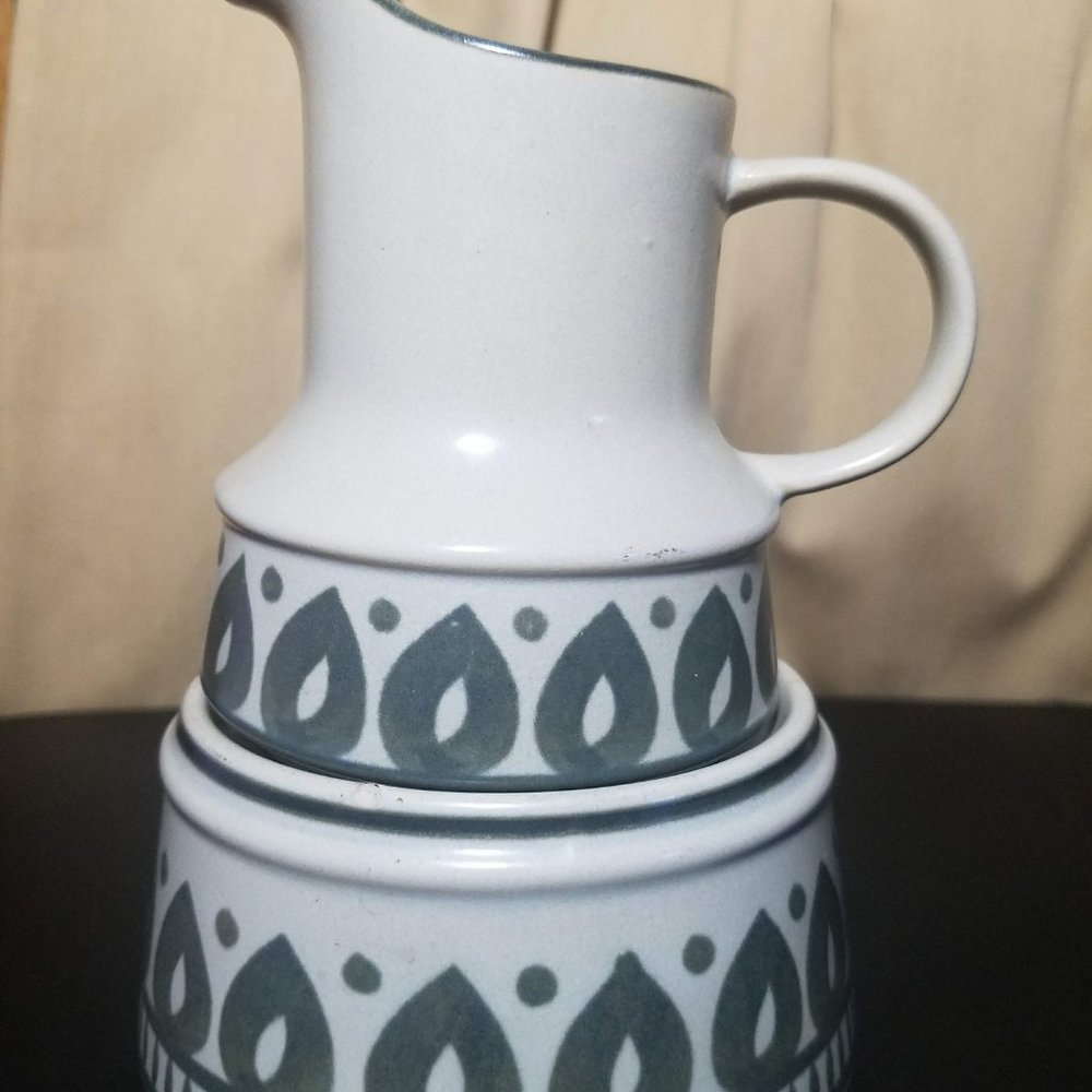 Vintage Fashion Manor Stoneware Cream & Sugar Set